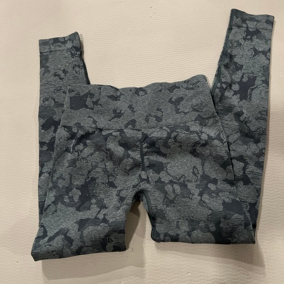 Gymshark camo leggings - Picture 2 of 2